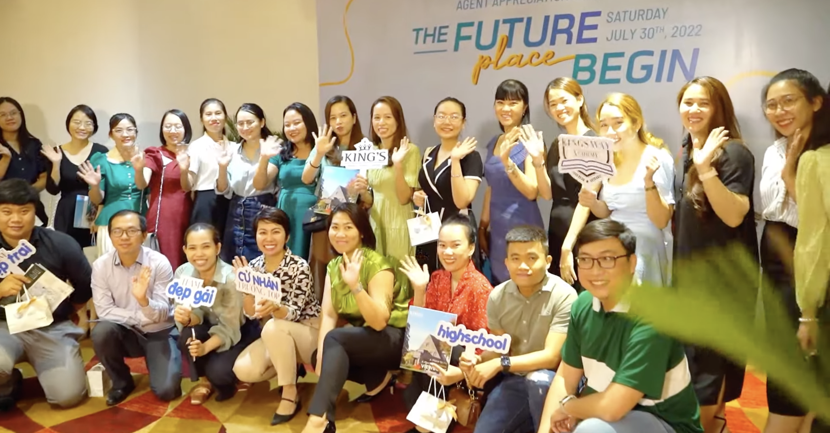 Highlight The Future place Begin 2022